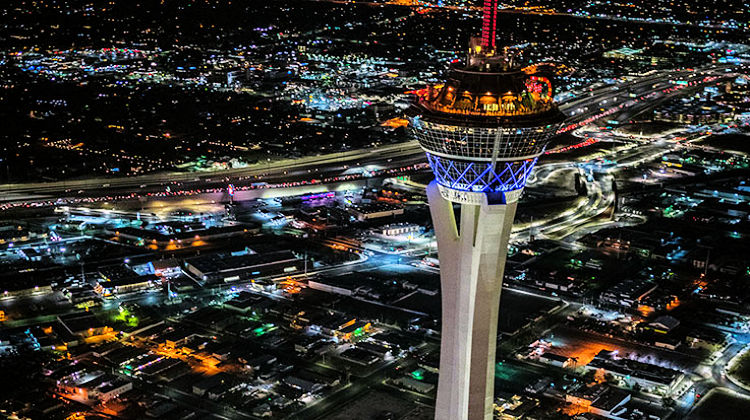 Kasino Stratosphere adalah gedung tertinggi di kota dan menawarkan pemandangan terbaik